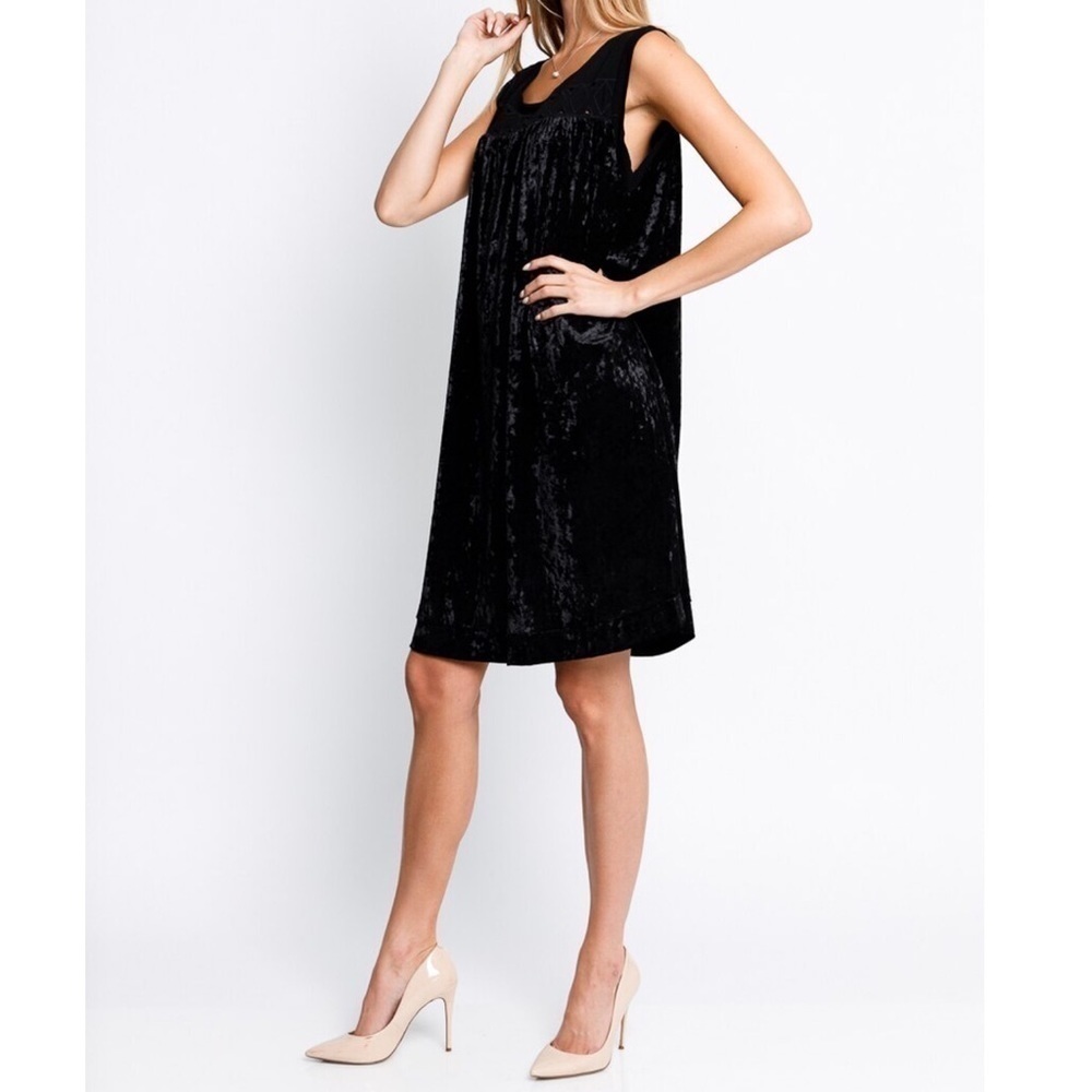 Mystree Black Velvet Sleeveless Shift Dress, Sz. M,  HP💐
